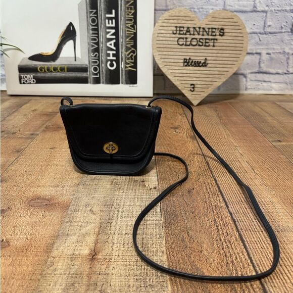 Coach Handbags - Coach Vintage Everett Crossbody Bag Mini
